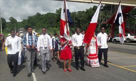 Realizan desfile para celebrar los 50 aos de fundados del colegio Jos Daniel Crespo de Chitr