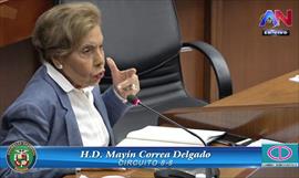 Judy Meana Entregu documentos al Tribunal Electoral