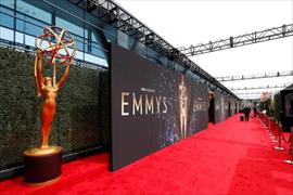Chrissy Teigan dej al descubierto a John Legend en la alfombra roja de los Oscars
