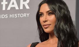 Kim Kardashian presumi su cuerpo en diminuto bikini