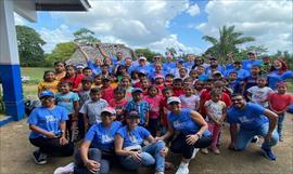Voluntarios del Grupo Corporativo Prez en campaa Los Nios Primero