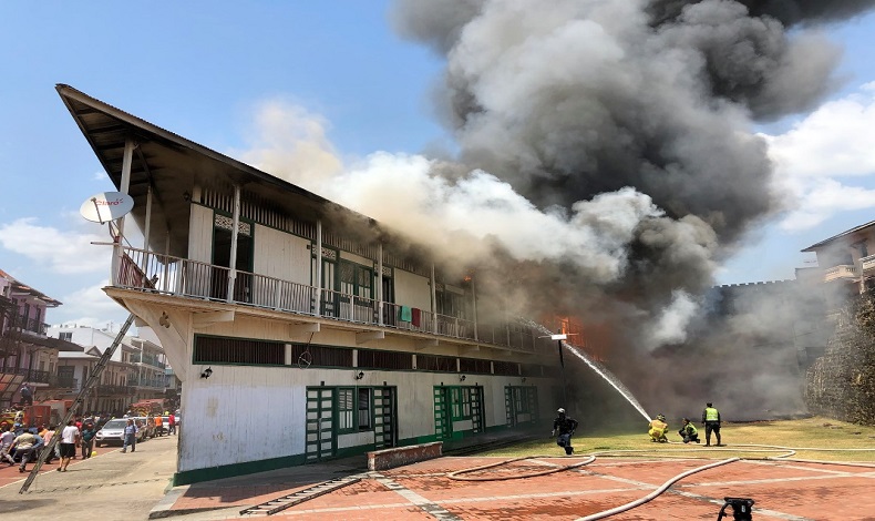 Localidad de San Felipe amenazados por el fuego