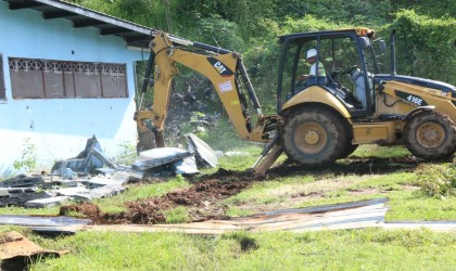 Demolicin de antiguo Centro de Adolescentes Basilio Lakas en Coln  da paso a nuevas estructuras