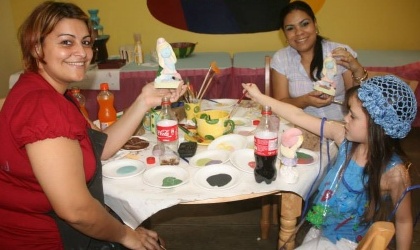Hoy �nete a la Noche de los Pitufos en Color Me Mine
