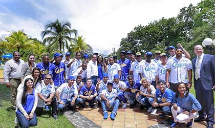 AES rindi un merecido homenaje a los actuales campeones del bisbol nacional