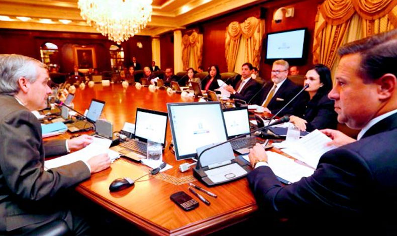 Ejecutivo acepta solicitud de ANTAI de remover a los directivos Corcione y Mizrachi de la ACP