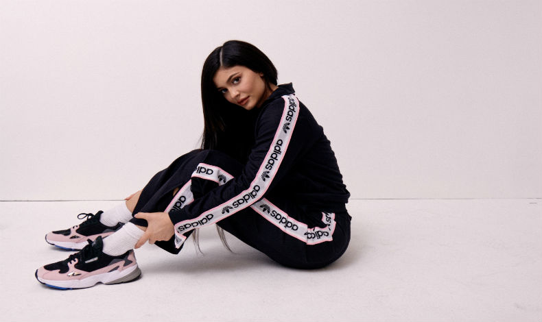 Kylie Jenner es la imagen de los Adidas Falcon