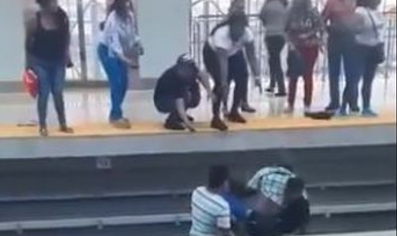Ciudadanos recatan a adulto mayor en lnea 2 del Metro