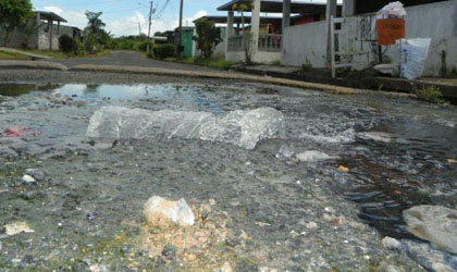 Aguas servidas en el corregimiento de las Maanitas causa temor en los habitantes