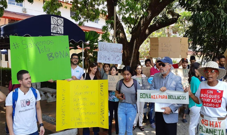 Ambientalistas realizaron protesta para proteger la Isla Bon