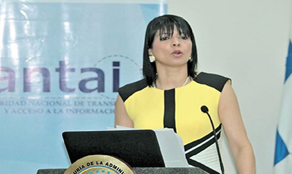 Directora de Antai aprueba licitacin abreviada