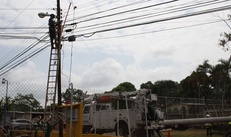 Frecuentes apagones afectan a los pobladores de un sector de Cocl