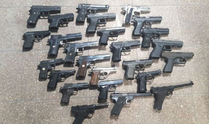 Agentes policiales logran incautar arsenal en una vivienda en Parque Lefevre