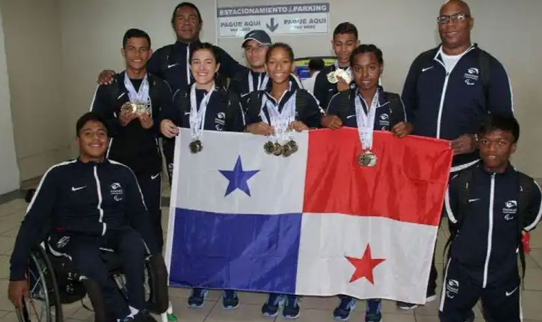 Llegan atletas a Panamá llenos de medallas de oro