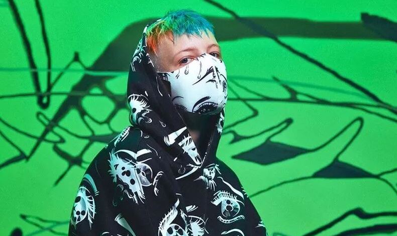 Nueva coleccin de Billie Eilish para Bershka mascarillas e ilustraciones manga