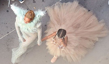 Blue Ivy con vestido de Mischka Aoki