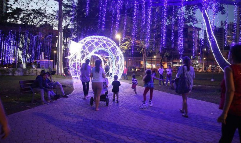 Brilla la Navidad se apodera de la Ciudad de Panam