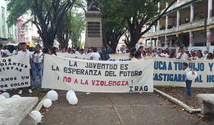 Estudiantes del Rufo Garay realizan actividad pidiendo la paz