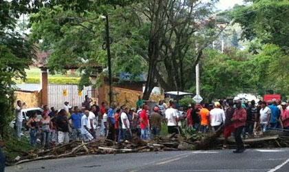 Salen a protestar para exigir construccin de calles