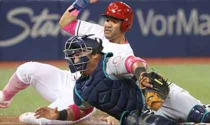 Ruiz entra al juego, pero no vio turnos al bate
