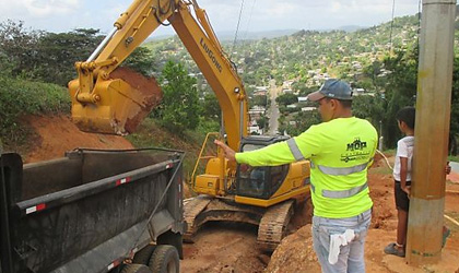 Habitantes del barrio El Chumical protestan contra cantera que daa sus casas