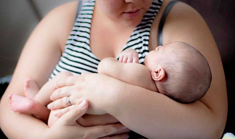 Cargar a tu beb todo el tiempo tiene consecuencias?