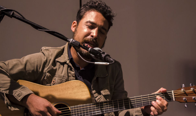 Carlos Mndez sigue de gira