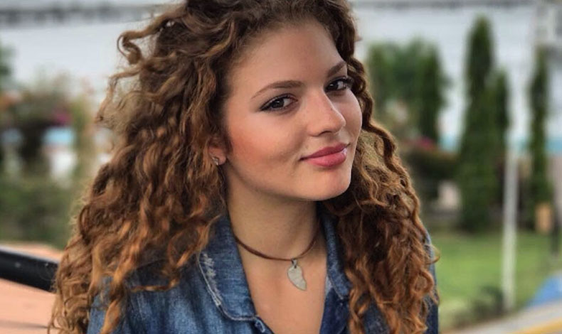 Carolina Aybar se disculp por tener sus uas sucias