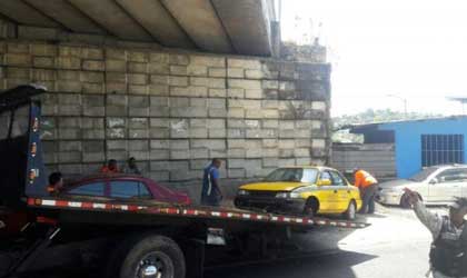15 carros chatarras son movilizados en gra en el sector San Miguelito