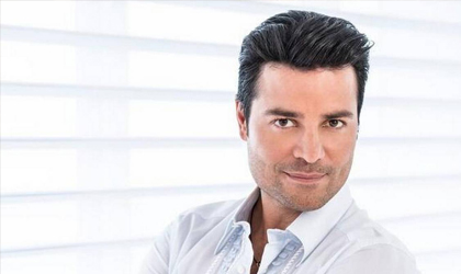 Chayanne deja ver sus abdominales en las redes sociales