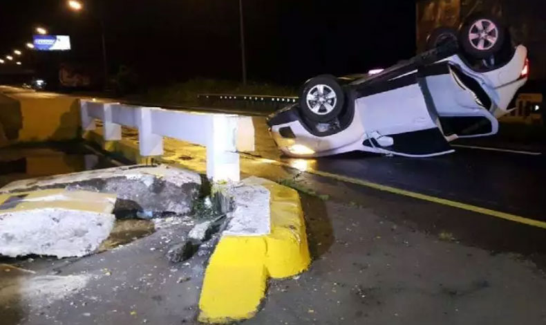 Vena hablando por telfono y termin volcando