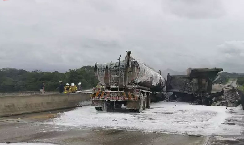 Un camin cisterna se incendi en la autopista Panam-Coln