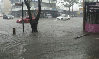 Coln se inunda a causa de una hora y media de lluvia