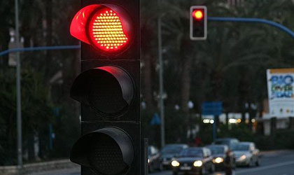 Conductor dej heridas a varias personas luego de pasar una luz roja