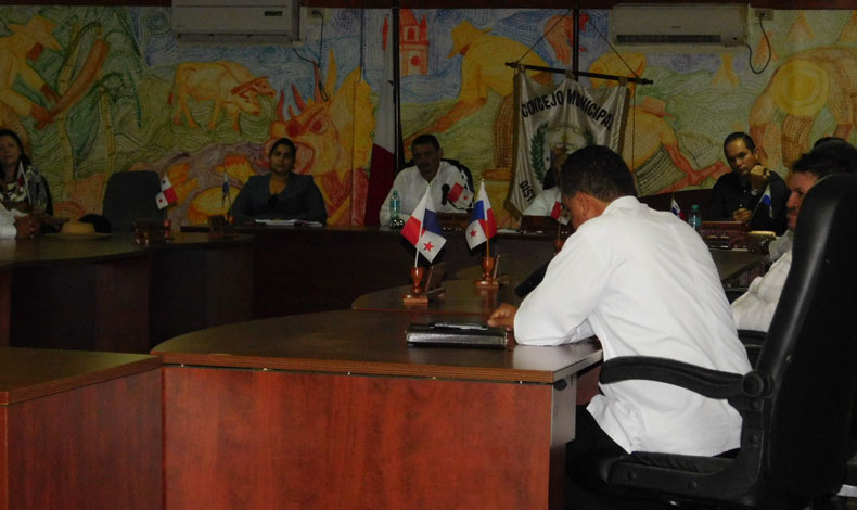 Concejales de Los Santos se vistieron de Negro