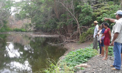 Investigan la supuesta contaminacin del Rio Guarar