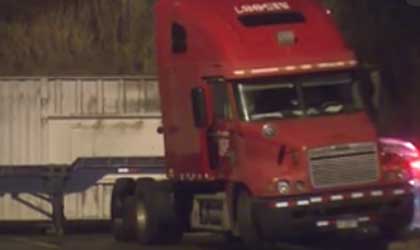 Despejaron v�a Centenario al remover un contenedor que se cay� de un articulado