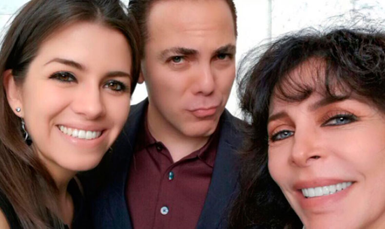 Madre de Cristian Castro se alegra de ver a su hijo feliz