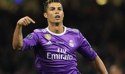CR7 hace historia al marcar en tres Finales de Champions League