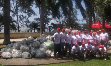 Limpieza de Playas, por la gente de Coca Cola