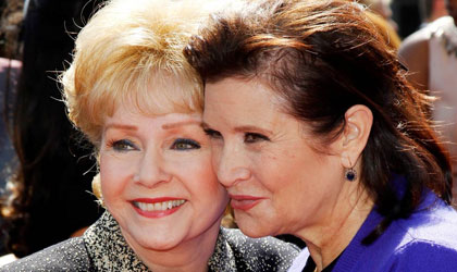 Planean un funeral en conjunto para Debbie y Carrie Fisher