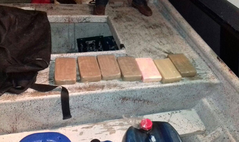 Logran decomisar paquetes de drogas en un bote artesanal en Las Perlas