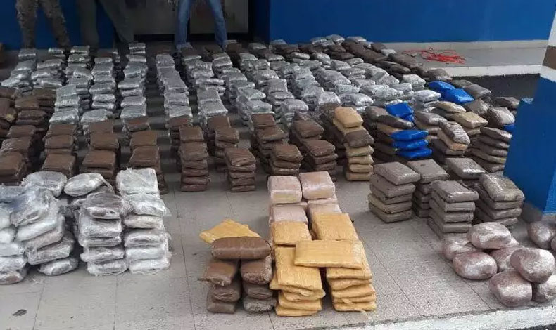Detienen a cinco colombianos que transportaban droga