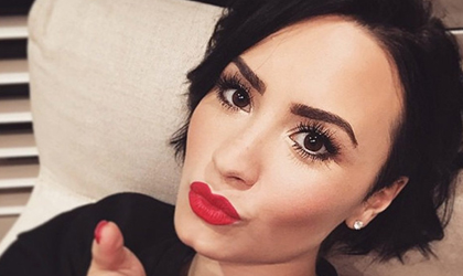 Demi Lovato muestra sus pecas