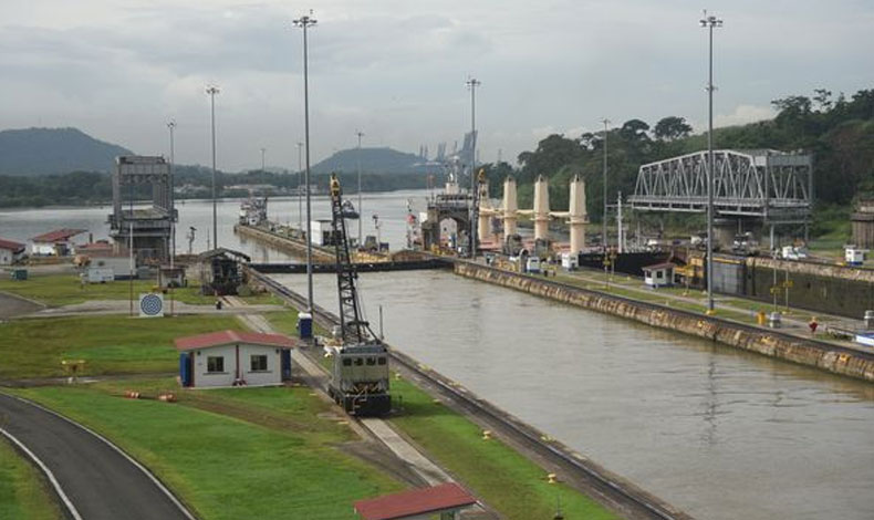 Procedern a desmantelar puente giratorio con veinte aos de desuso