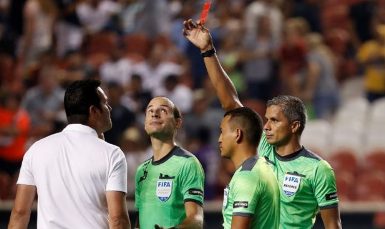 Despiden a tcnico de la MLS despedido por insultos a arbitro panameo