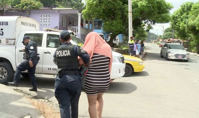 Mujer que roci gasolina a su pareja se encuentra detenida