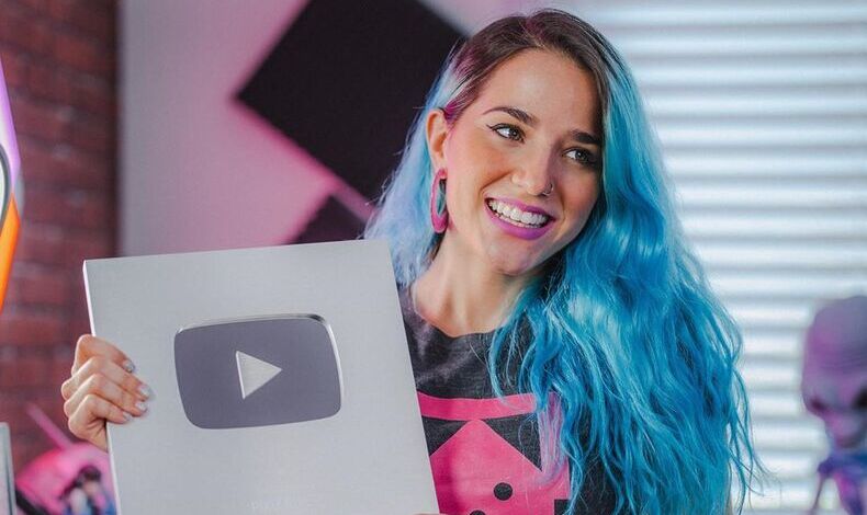 Diana Monster consigue su placa de 100 mil subscriptores en Youtube