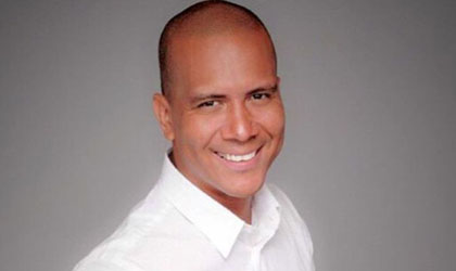 Dj Yair Alexander y su esposa ayudan a ni�os con su fundaci�n