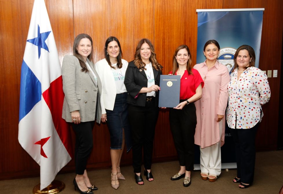 CCIAP firma convenio de cooperacin con ELEVEL GROUP S.A. para organizar Ella Invierte Summit 2023